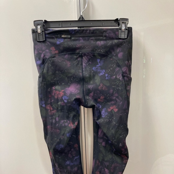 lululemon crops 4 - Picture 3 of 6